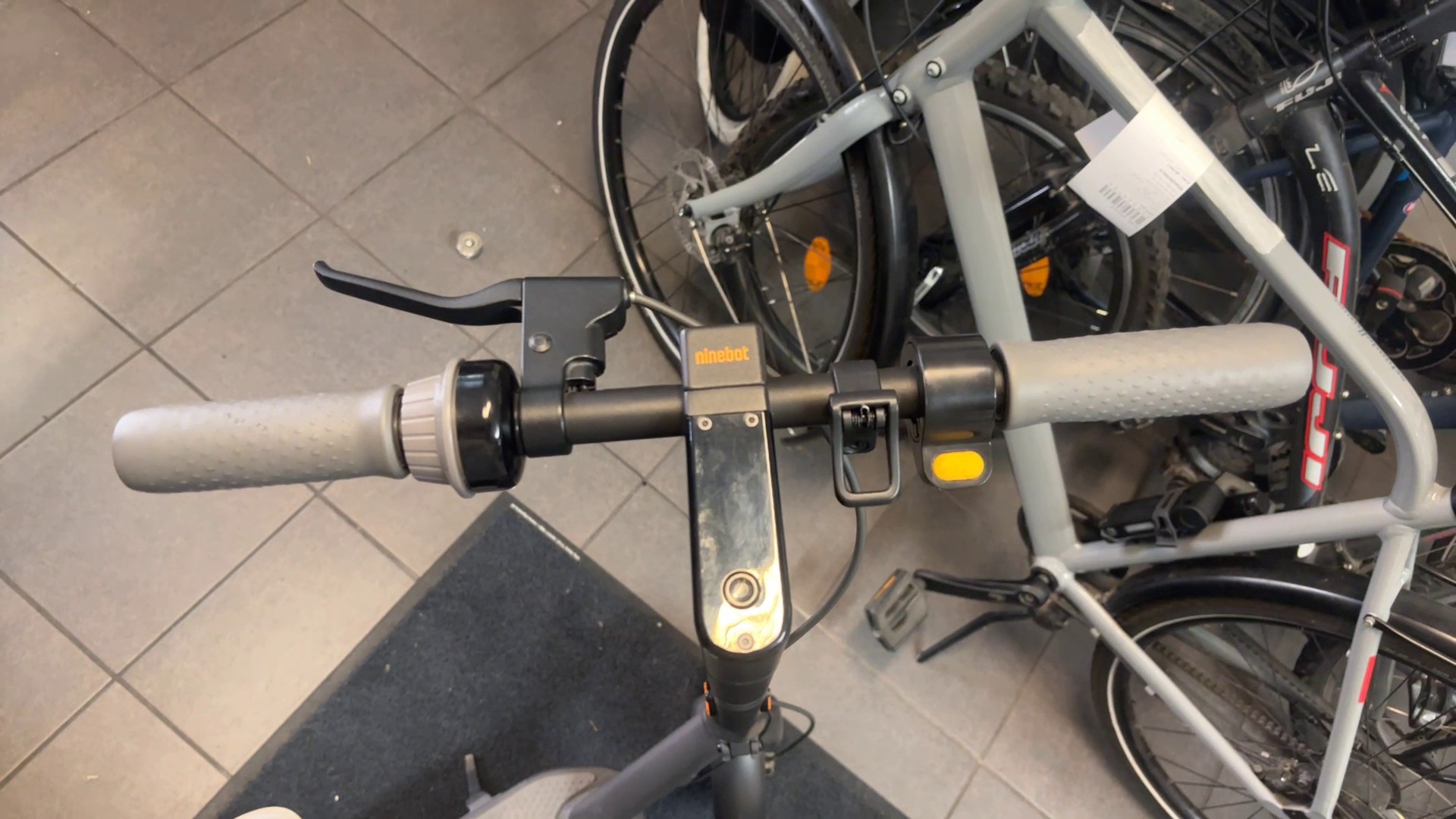 Ninebot MAX G30E II Roller, Elektroroller mit Ladegerät und Rechnung, guter Zustand, Reichweite bis 65 km. – Bild 4