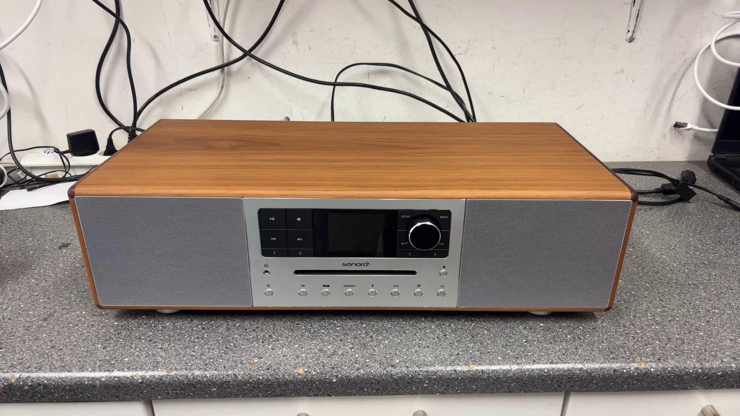 Sonoro Meisterstück SO-610, All-in-One Audiosystem (1. Gen.) mit CD, DAB+, Internetradio, Bluetooth & Subwoofer. Leichte Gehäusebeschädigungen. | Zustand: Sehr Gut