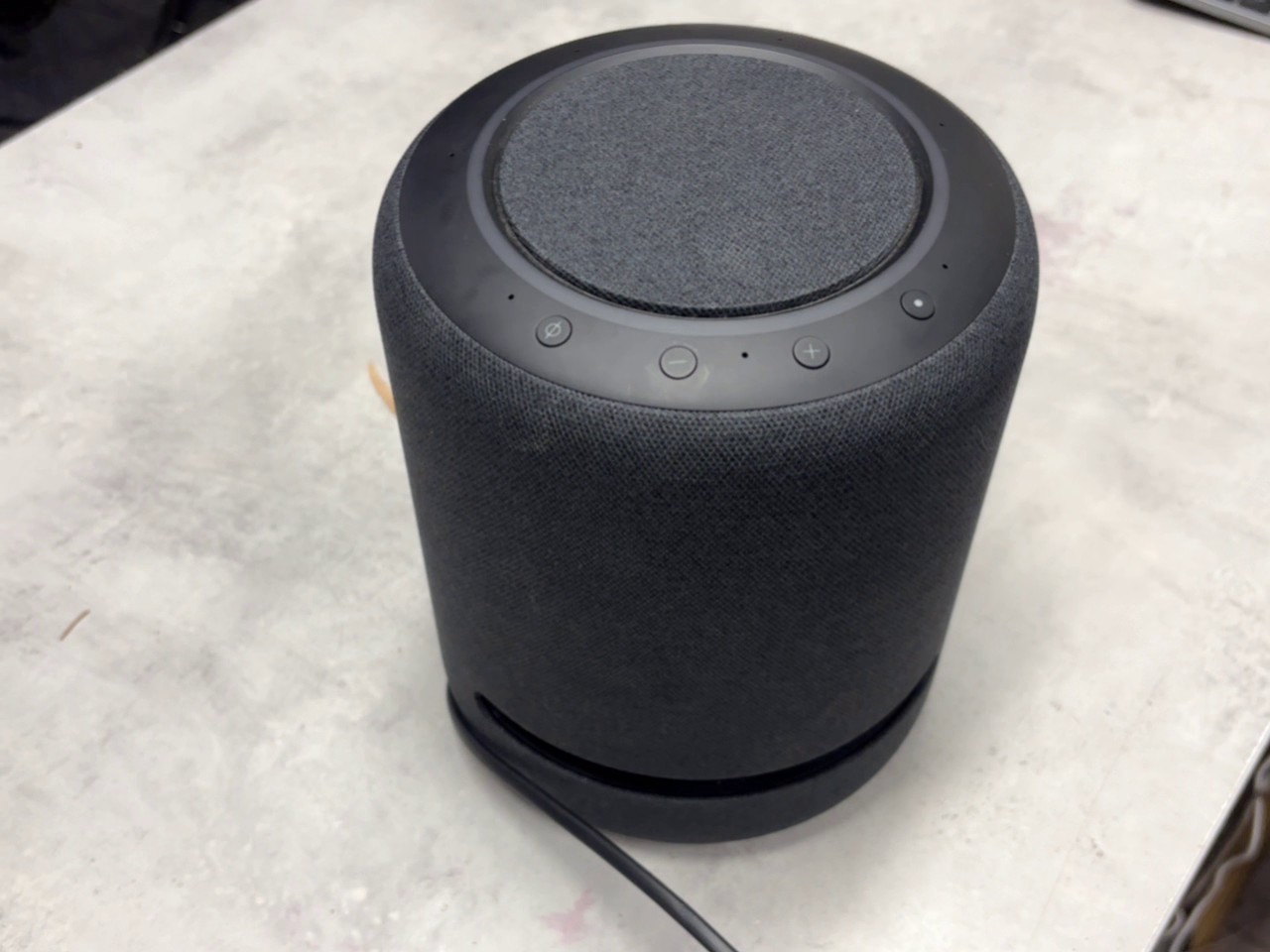 Amazon Echo Studio Anthrazit, Smarter High-Fidelity-Lautsprecher mit 3D-Audio, Dolby Atmos, integriertem Smart-Home-Hub und Alexa-Sprachsteuerung | Zustand: Sehr Gut – Bild 2