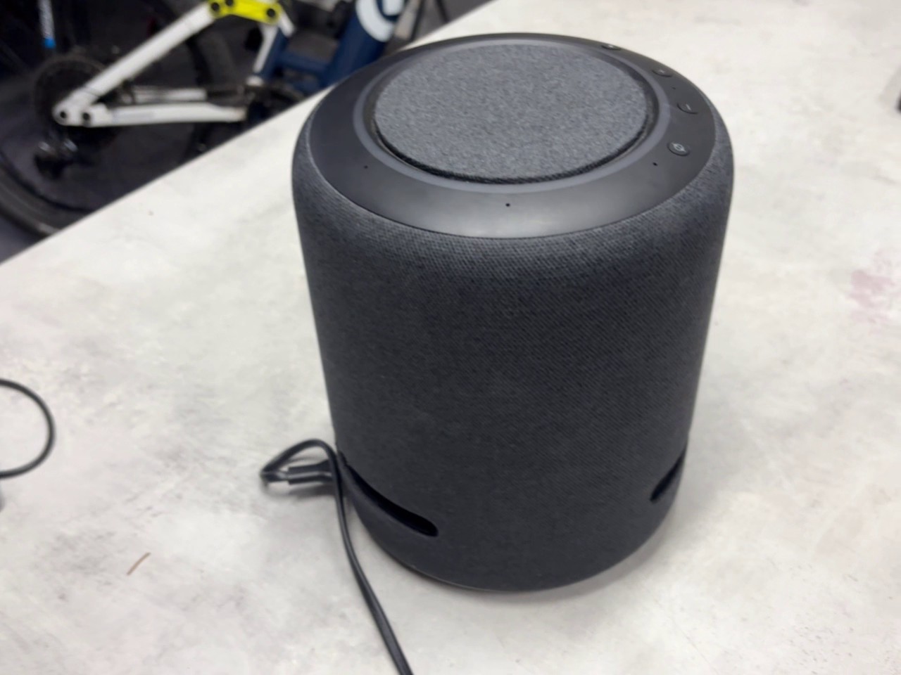 Amazon Echo Studio Anthrazit, Smarter High-Fidelity-Lautsprecher mit 3D-Audio, Dolby Atmos, integriertem Smart-Home-Hub und Alexa-Sprachsteuerung | Zustand: Sehr Gut – Bild 3