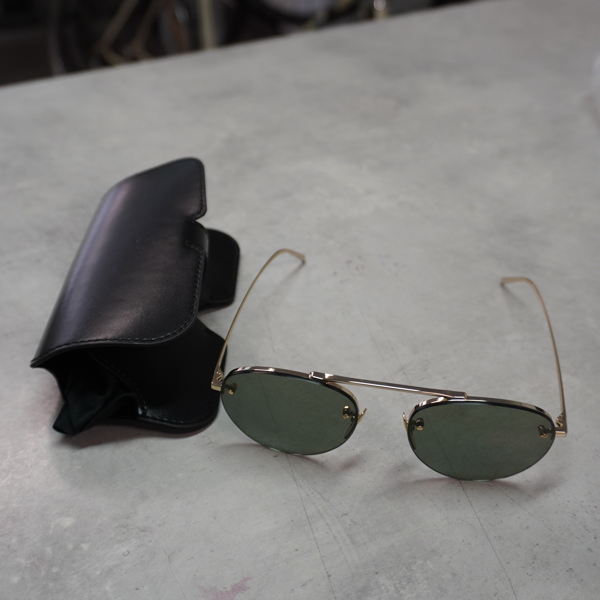 Saint Laurent SL 575 Gold Grün, Stilvolle Saint Laurent Sonnenbrille inklusive Etui, ideal für einen eleganten Look | Zustand: Gut | Farbe: rosa – Bild 2