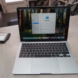 Apple MacBook Air 2025 M4 Himmelblau, Apple M4 Chip, 13,6 Zoll Retina Display, 16 GB RAM, 256 GB SSD, macOS Sequoia, 100% Batteriekapazität | Zustand: Sehr Gut