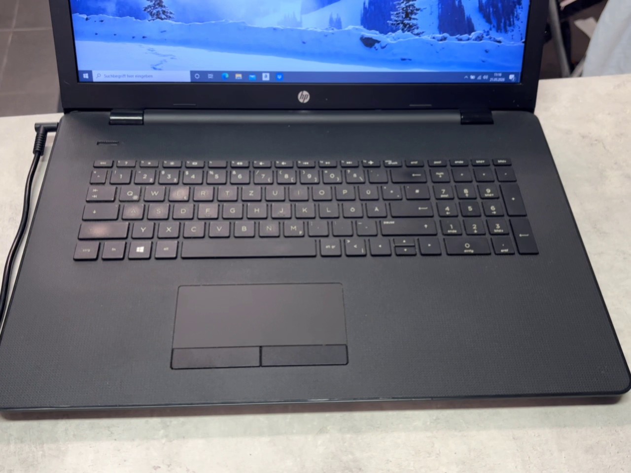 HP 17-ak089ng 17 Zoll Schwarz, AMD A9-9420, 8GB RAM, 1TB HDD, 17,3 Zoll Display, Windows Laptop | Zustand: In Ordnung – Bild 2
