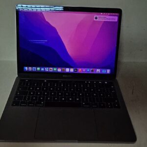 Apple MacBook Pro 13 2017 Spacegrau, 4 Thunderbolt Ports, 8GB RAM, 256GB SSD, 288 Ladezyklen, inkl. Nachbau-Ladegerät | Zustand: Gut