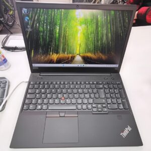 Lenovo ThinkPad E590, Schwarz, i7-8565u  |  16gb ram  |  512gb ssd  |  windows 11  |  deckel zerkratzt | Zustand: Gut