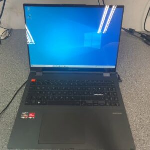 ASUS Vivobook S 16 Flip TN3604 Schwarz, AMD Ryzen 7 7730U, 16GB RAM, 512GB SSD, mit Netzteil, eine Ecke ist gebeugt | Zustand: Gut