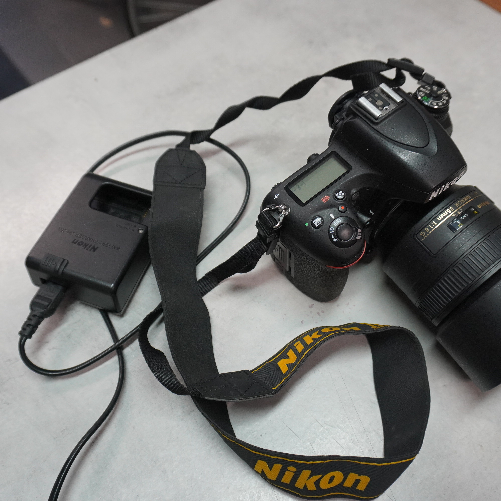Nikon D750 85mm f/1.8G, Vollformat-DSLR mit AF-S Nikkor 85mm f | 1.8G Objektiv und 11369 Auslösungen | 1xAKKU | 1xLadegerät | Zustand: Gut – Bild 3