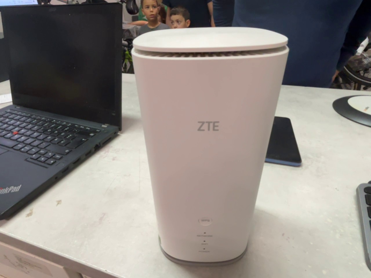 ZTE MC888A Ultra, Weiß, 5G WLAN-Router, Wi-Fi 6, Highspeed-Internet für Zuhause und Büro, weiß | Zustand: Gut