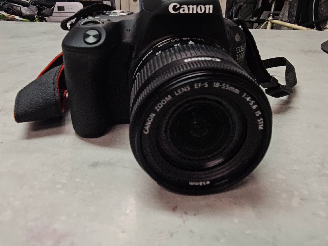 Canon EOS 200D 2017 Schwarz, Digitale Spiegelreflexkamera, 24,2 Megapixel, dreh- und schwenkbarer Touchscreen, ohne Ladegerät | Zustand: Gut – Bild 3