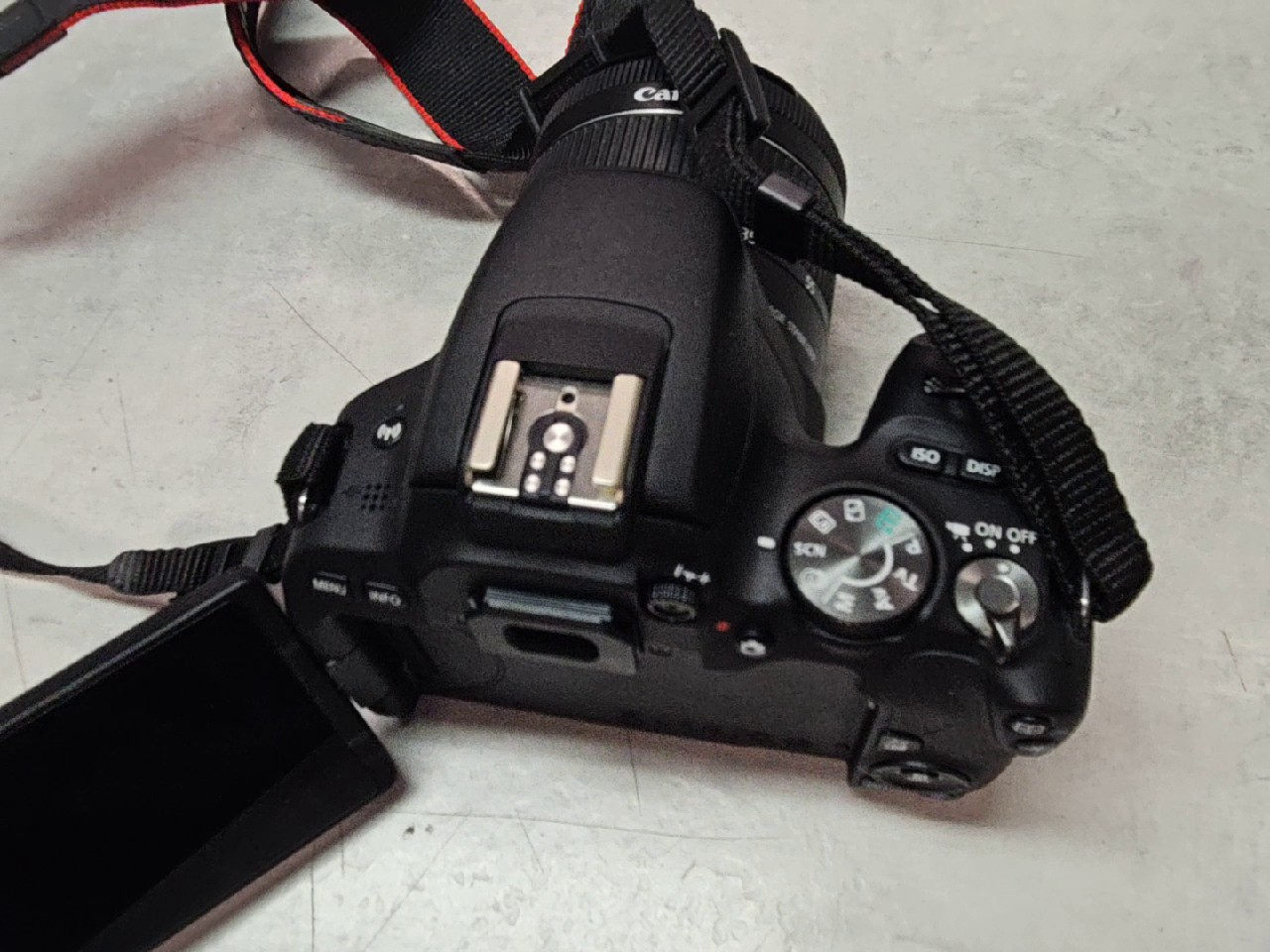 Canon EOS 200D 2017 Schwarz, Digitale Spiegelreflexkamera, 24,2 Megapixel, dreh- und schwenkbarer Touchscreen, ohne Ladegerät | Zustand: Gut – Bild 6