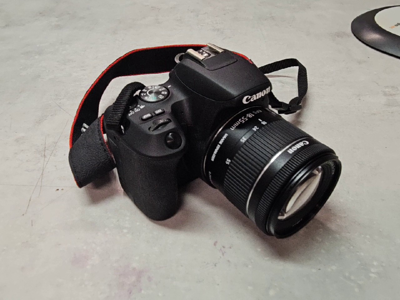 Canon EOS 200D 2017 Schwarz, Digitale Spiegelreflexkamera, 24,2 Megapixel, dreh- und schwenkbarer Touchscreen, ohne Ladegerät | Zustand: Gut – Bild 7