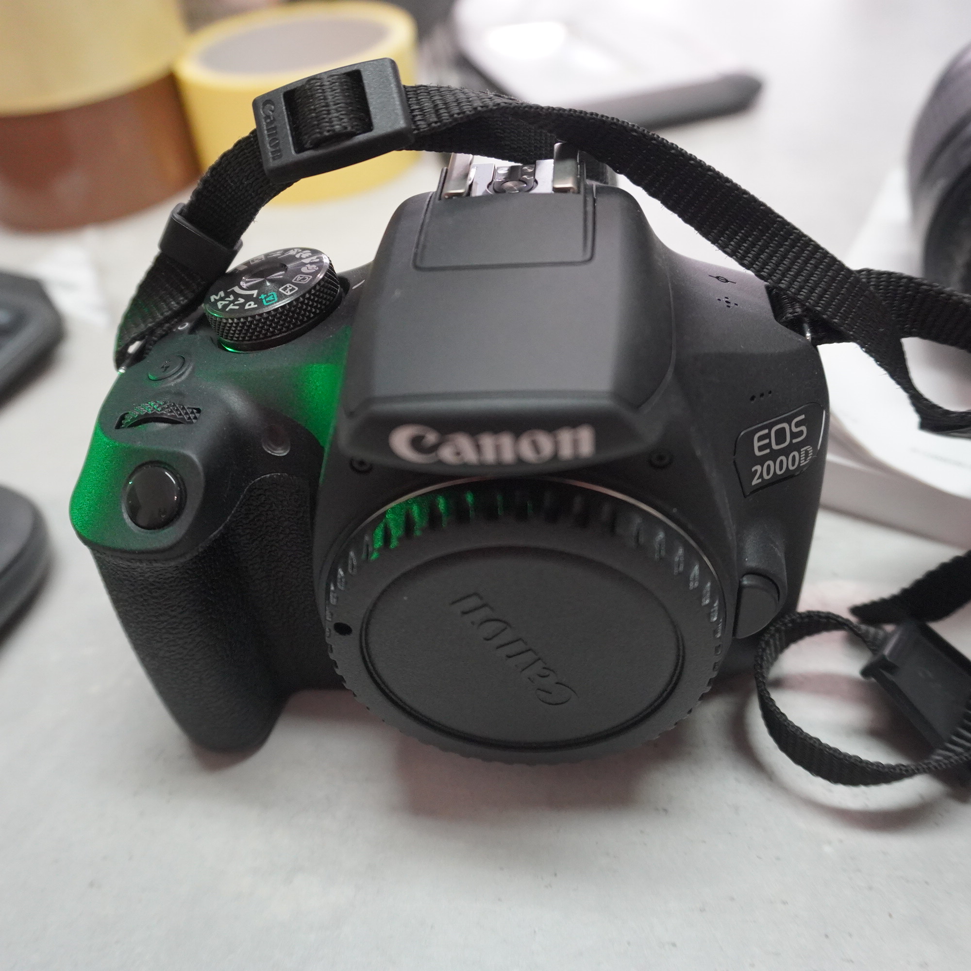 Canon EOS 2000D 2018 Schwarz, DSLR-Kamera, APS-C Sensor, EF-S 18-55mm Objektiv, 3 Akkus, Ladegerät und Fototasche inklusive | Zustand: Sehr Gut – Bild 5