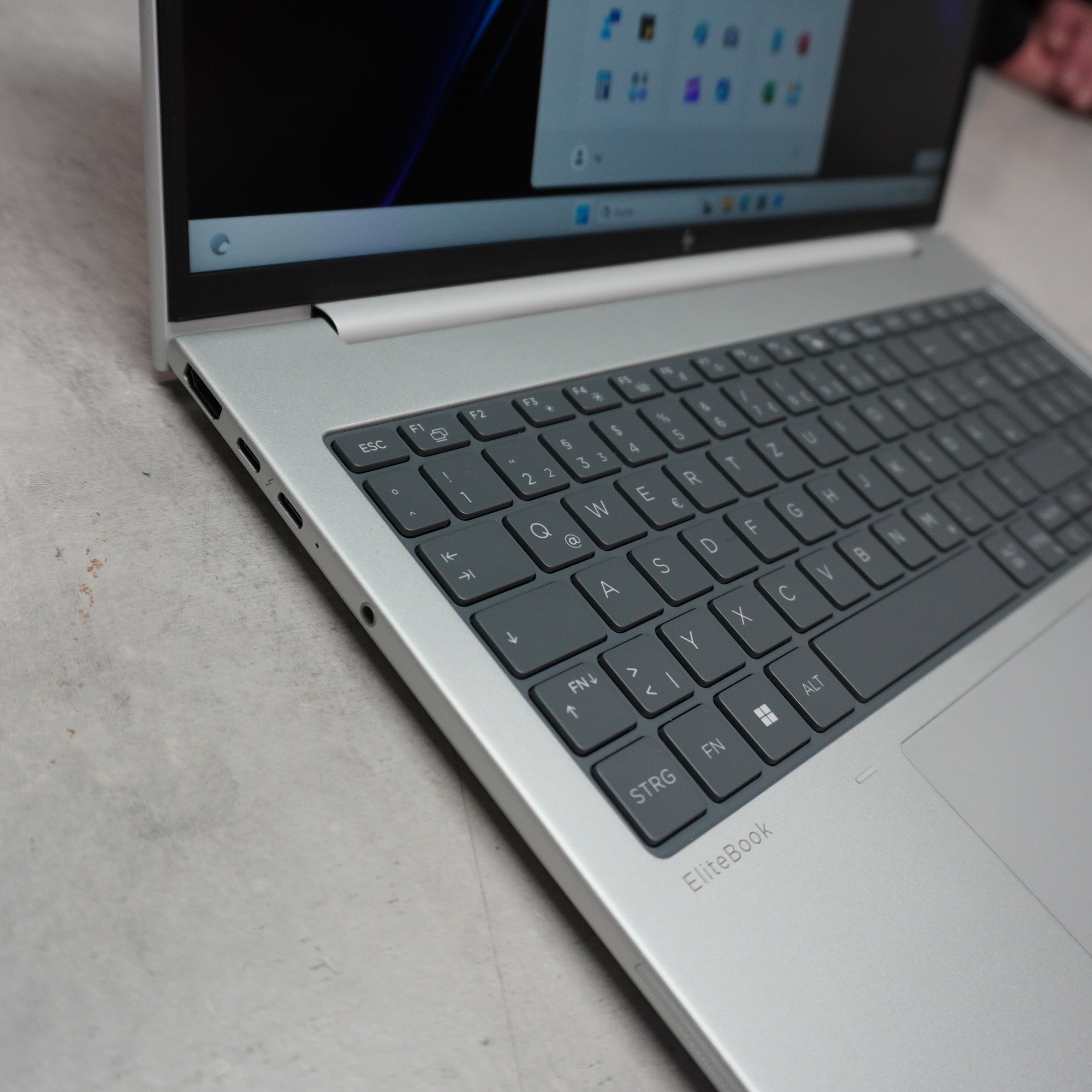 HP EliteBook 8 G2i 16 Ai Gletschersilber , Intel Core Ultra 7 365 , 32GB RAM, 512GB SSD, NPU, Windows 11 Pro | Zustand: Sehr Gut – Bild 3