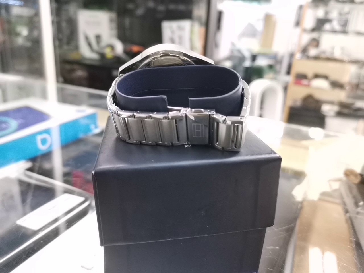 Tommy Hilfiger Herrenuhr Blau Silber, Chronograph, OVP, Batterie muss getauscht werden | Zustand: Sehr Gut – Bild 4