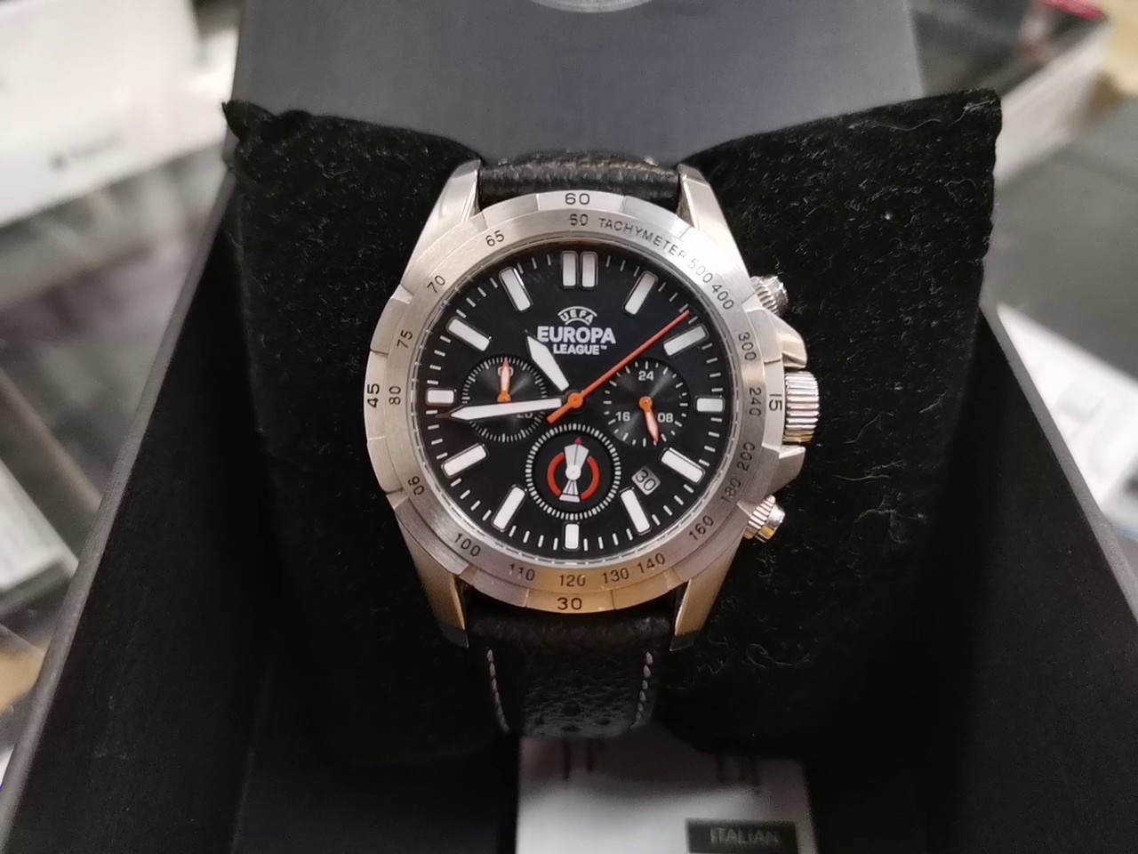 Jacques Lemans UEFA Europa League EL-102A Schwarz, Herrenchronograph aus Edelstahl, schwarzes Zifferblatt, Lederarmband, mit Verpackung | Zustand: Gut