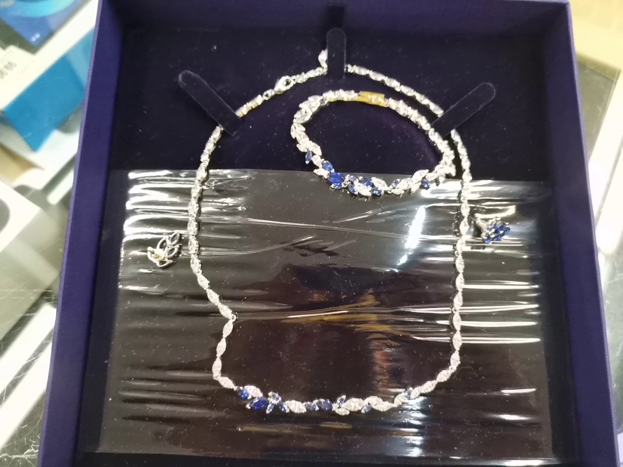 Swarovski Schmuckset Blau Silber, Set aus Kette, Armband und Ohrringen, mit blauen und weißen Kristallen, ovp | Zustand: Sehr Gut – Bild 3