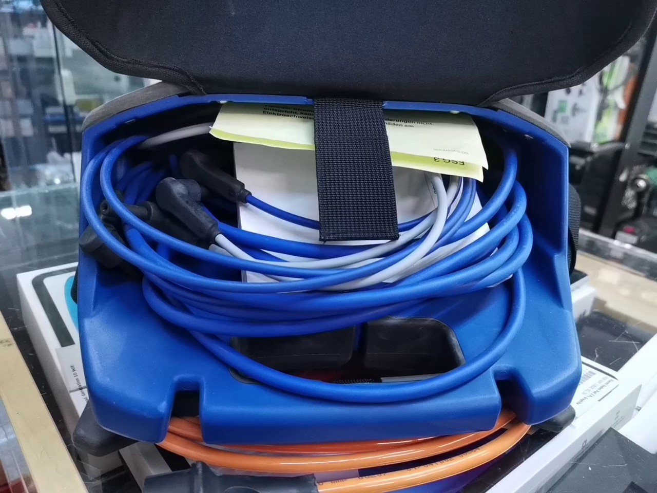 Geberit ESG 3 Elektroschweißgerät 2024 Schwarz/Blau, Elektroschweißgerät für PE- und Silent-db20-Rohre bis Ø 315 mm, max. 1085W-1810W, mit Tasche und IP55 Schutzart. | Zustand: Sehr Gut – Bild 3