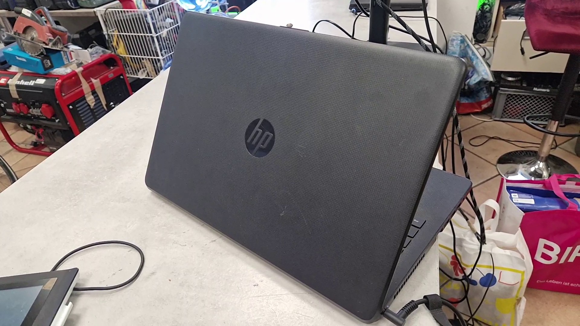HP Notebook TPN-C130 Schwarz, AMD E2-9000e, 4 GB RAM, Win 10 Home, Netzteil, Tasche schwarz | Zustand: Sehr Gut – Bild 5