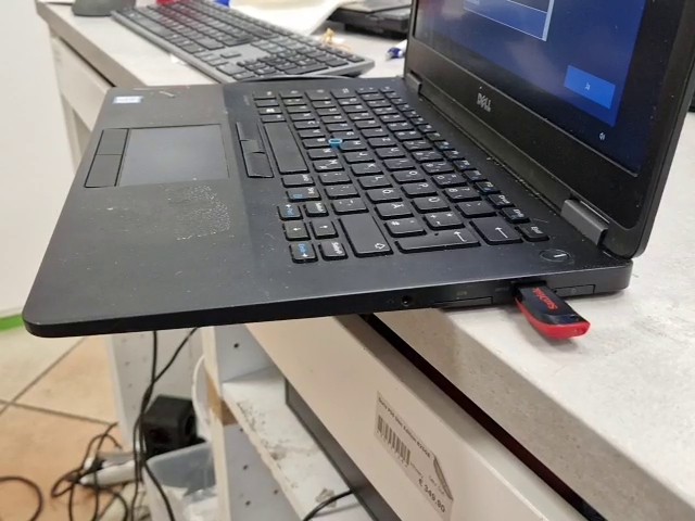 Dell Latitude E7470 14" Notebook, Intel Core i5, 16GB RAM, 256GB SSD, DE-Layout | Zustand: In Ordnung – Bild 4