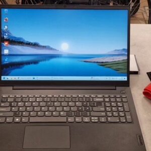 Lenovo V15 G3 IAP, Intel i3-1215U, 8 GB RAM, 512 GB SSD, Win 11 Pro, Tasche rot | Zustand: Sehr Gut