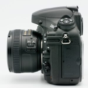 Nikon D800 DSLR mit 50mm f/1.4G & Zubehör, FX-Format, 36.3 MP, inkl. Batteriegriff, Ladegerät. Silber Koffer | Zustand: Gut