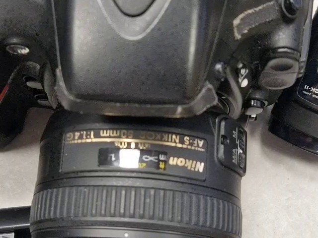Nikon D800 DSLR mit 50mm f/1.4G & Zubehör, FX-Format, 36.3 MP, inkl. Batteriegriff, Ladegerät. Silber Koffer | Zustand: Gut – Bild 4