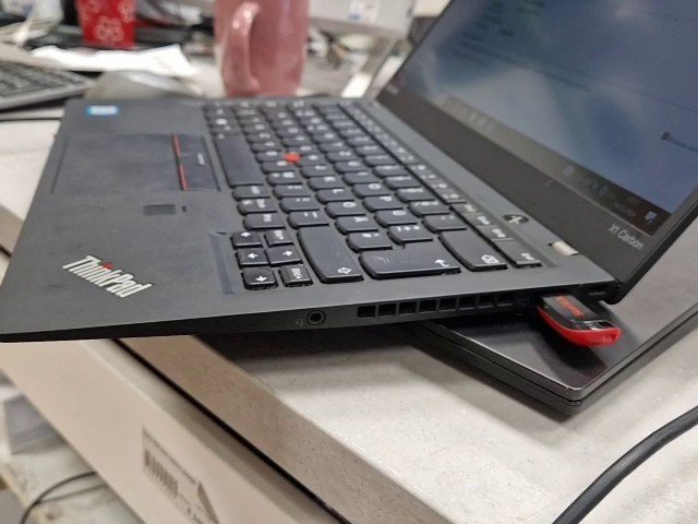 Lenovo ThinkPad X1 Carbon 5th Gen, i7-7500U, 16GB RAM, Windows 10 Pro | Zustand: Gut – Bild 4