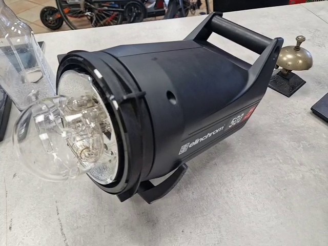 Elinchrom ELC Pro HD 500 Studioblitz, 500 Ws, Oled-Display, integriertes Skyport-Modul, inkl. Reflektor | Zustand: Sehr Gut – Bild 3
