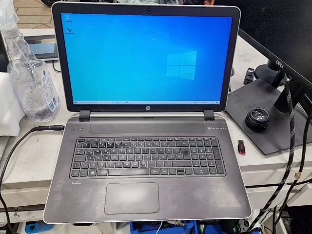 HP Pavilion Notebook, AMD A4-6210, 6 GB RAM, Windows 10 Home, Starke Abnutzung / Flecken lg | Zustand: Gut