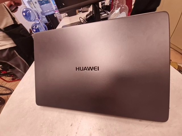 Huawei MateBook D MRC-W10, Intel i5-8250U, 8GB RAM, 238GB SSD, Windows | Zustand: Sehr Gut – Bild 5