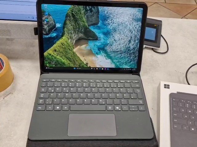 Microsoft Surface Pro 12" Platinum, Snapdragon X Plus, 16GB RAM, 256GB SSD, inkl. Tastatur & Slim Pen, OVP | Zustand: Sehr Gut | Farbe: silber – Bild 2