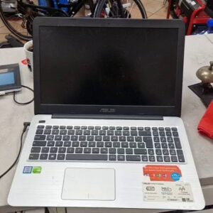 Asus R558UQ-DM849T Notebook, Intel Core i7-7500U, 8GB RAM, 1TB HDD + 256GB SSD, Win 10. Akku defekt.nur mit | Zustand: In Ordnung