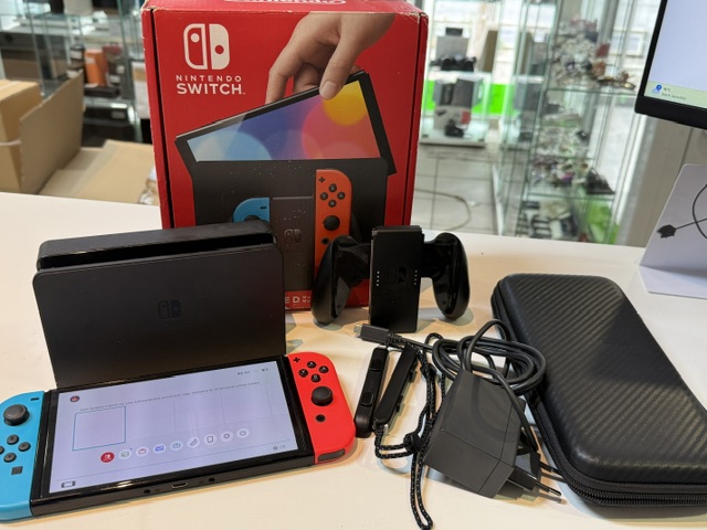 Nintendo Switch OLED Neon-Rot / Neon-Blau, Mit Verpackung, Dockingstation, Ladegerät, HDMI-Kabel und Tasche | Zustand: Sehr Gut | Farbe: schwarz – Bild 4