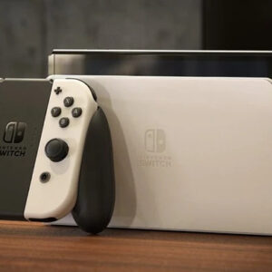 Nintendo Switch OLED Weiß, Beliebte Spielekonsole mit leuchtstarkem 7-Zoll-OLED-Display, erweiterter 64-GB-Speicherkapazität, anpassbarem Standfuß sowie stabilerem TV-Dock inklusive LAN-Anschluss, ideal für das Handheld- und He | Zustand: Sehr Gut | Farbe: weiss