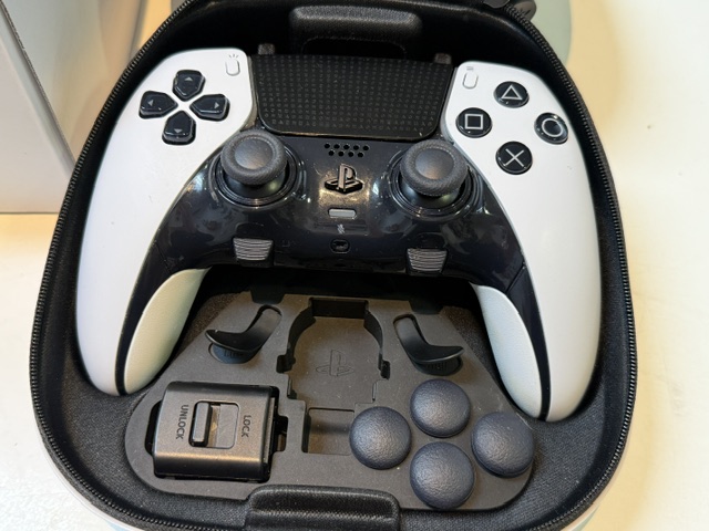 Sony DualSense Edge 2023 Weiß, Wireless-Controller für PlayStation 5 mit Transportcase, austauschbaren Stick-Modulen und Zubehör | Zustand: Sehr Gut – Bild 4