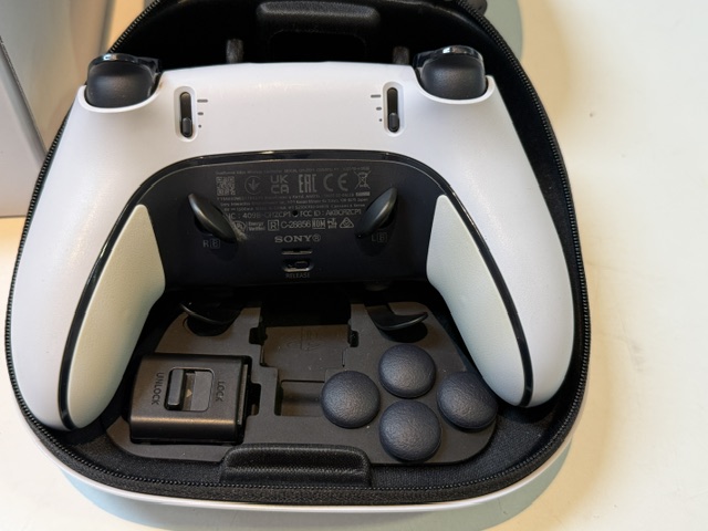 Sony DualSense Edge 2023 Weiß, Wireless-Controller für PlayStation 5 mit Transportcase, austauschbaren Stick-Modulen und Zubehör | Zustand: Sehr Gut – Bild 5