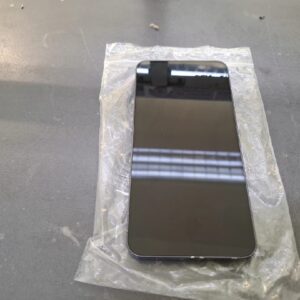 Samsung Galaxy S25 128GB, starke Gebrauchsspuren, Display hat einen Riss | SimLock: Frei | Zustand: Gut | Farbe: schwarz | Akku: 100%