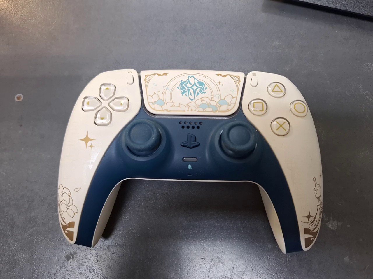 Sony DualSense PS5 Controller Genshin Impact, Kabelloser Controller, Sonderedition CFI-2CT2W, Ohne Zubehör | Zustand: Sehr Gut – Bild 2