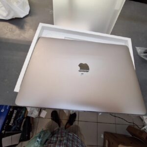 Apple MacBook Pro 13" 2020 (4 Thunderbolt), i5, 16GB RAM, 1TB SSD, 1273 Ladezyklen, inkl. OVP | Zustand: Gut