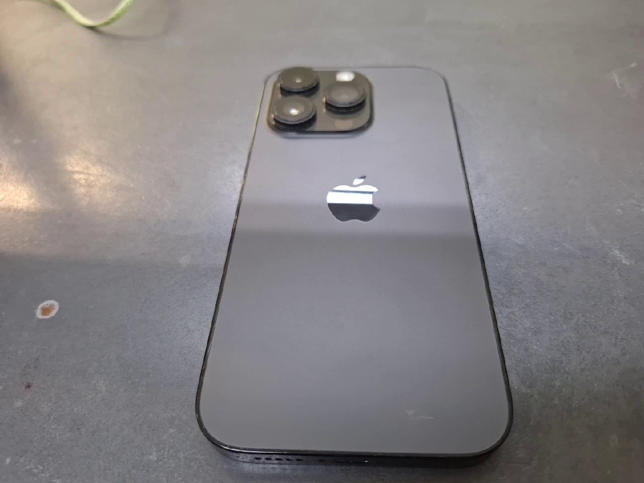 iPhone 14 Pro 512GB, Gebrauchsspuren auf Ramen, Display ohne Spuren | SimLock: Frei | Zustand: Gut | Farbe: schwarz | Akku: 84% – Bild 2