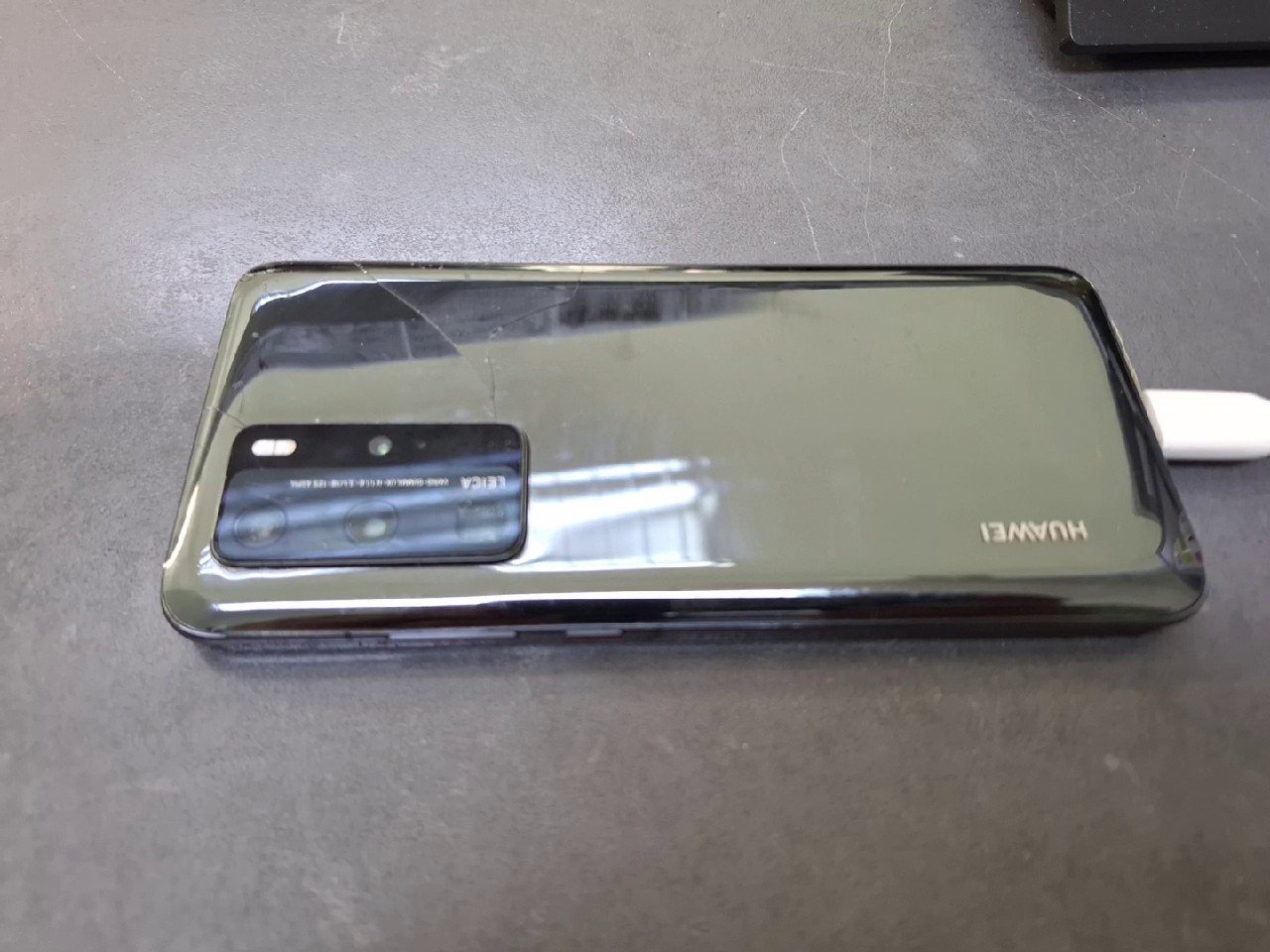 Huawei P40 Pro Dual-SIM, Rückseite gebrochen, Akku 91% | SimLock: Frei | Zustand: Gut | Farbe: schwarz – Bild 2