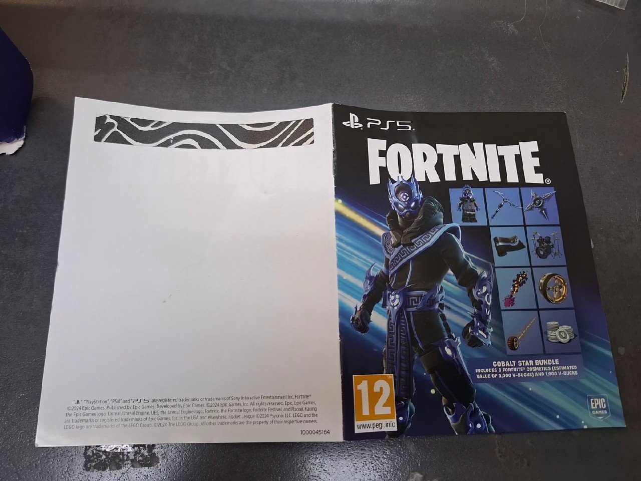 Sony PS5 Slim Digital Edition 1Tb mit Fortnite Cobalt Star Bundle, OVP, Controller, Gebrauchsspuren auf Gehäuse | Zustand: Sehr Gut | Farbe: weiss – Bild 5