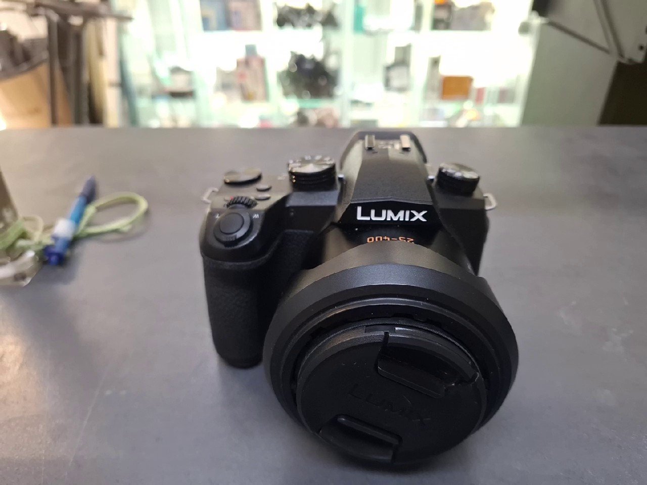 Panasonic Lumix DC-FZ1000 II, 25-400mm Objektiv, 4K, 20.1 MP, 2 Akkus+Lg – Bild 2
