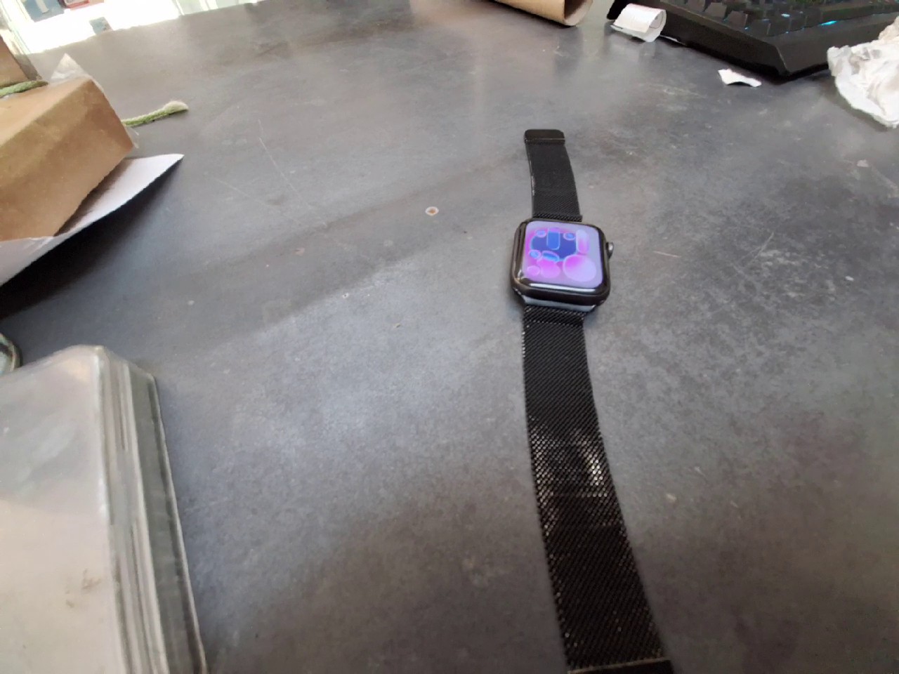 Apple Watch Series 6 44mm, GPS, 85% Akku, Stallarmband schwarz, mit Kratzern und Ladegerät | Zustand: Gut – Bild 2