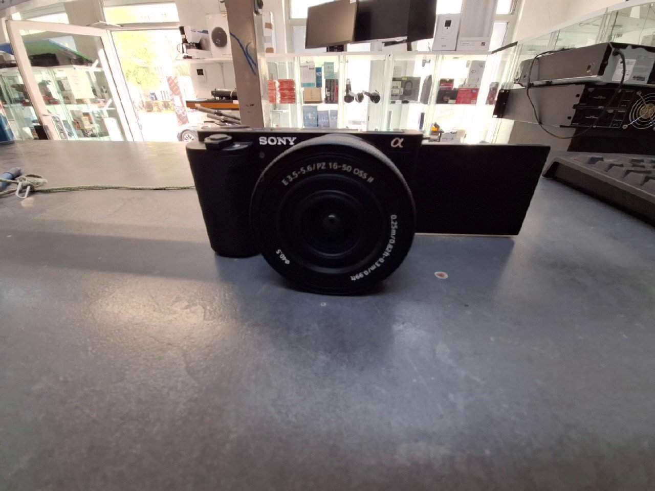 Sony Alpha ZV-E10 + 16-50mm II Schwarz, APS-C Systemkamera, 24 MP, 4K Video, PZ 16-50mm OSS II Objektiv, ohne | Zustand: Sehr Gut – Bild 6