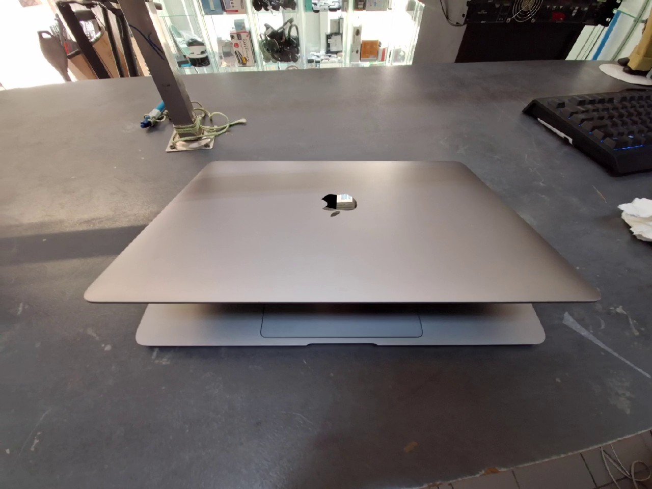 Apple MacBook Air 13" (2020) i5 512GB Silber, 1,1 GHz Quad-Core i5, 8 GB RAM, 500 GB SSD, Intel Iris Plus, Lg. | Zustand: Sehr Gut – Bild 5