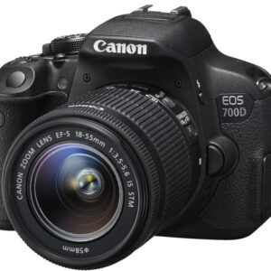 Canon EOS 700D schwarz, inkl. Objektiv EF-S 18-55mm, 2 Akkus und Ladegerät ( eine akku ist nicht original ) | Zustand: Gut